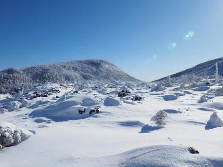 雪景色・冬の北横岳坪庭 雪景色・冬の北横岳坪庭 北横岳,八ヶ岳,北八ヶ岳の写真素材