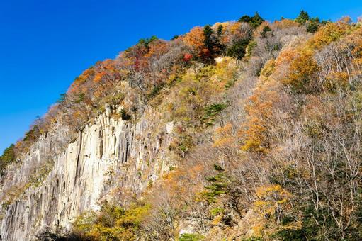 晩秋の材木岩公園⑶ 材木岩,晩秋,紅葉の写真素材
