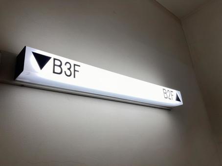 階段灯　蛍光灯 階段灯,蛍光灯,照明の写真素材