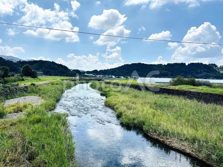 のどかな田舎の風景（川と田んぼと青空） 日本の田舎,夏,川の写真素材