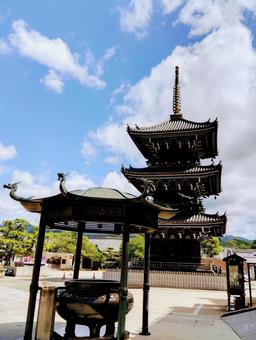 水間寺の三重の塔 水間寺の三重の塔の写真