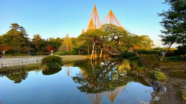 晩秋・早朝の兼六園 兼六園,金沢,石川の写真素材