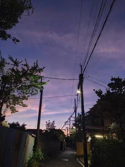 夕暮れの帰り道の写真