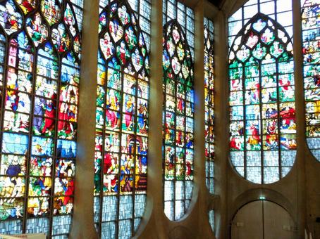 ジャンヌダルク教会のステンドグラス ジャンヌダルク教会のステンドグラスの写真