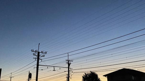 夕暮れの空〜シルエット 夕暮れ,空,自然の写真素材