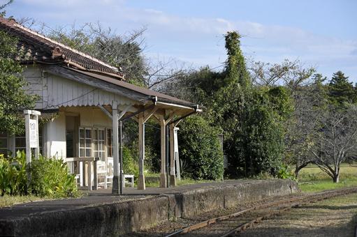 上総鶴舞駅.1 上総鶴舞駅,駅舎,ホームの写真素材
