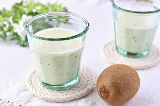 キウイのスムージー キウイ,スムージー,牛乳の写真素材