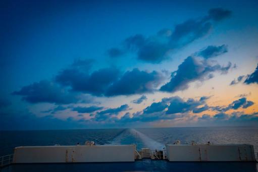 日本海　フェリーからの風景 日本海,日本海フェリー,海の写真素材
