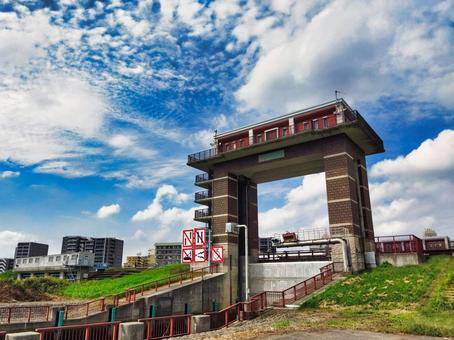 夏の荒川ロックゲート 夏の荒川ロックゲート 荒川ロックゲート,閘門,海運の写真素材
