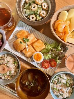 炊き込みご飯＆やみつき豆腐マヨ定食 ご飯,料理,おうちごはんの写真素材