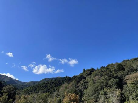 秋空 山,キャンプ,青空の写真素材