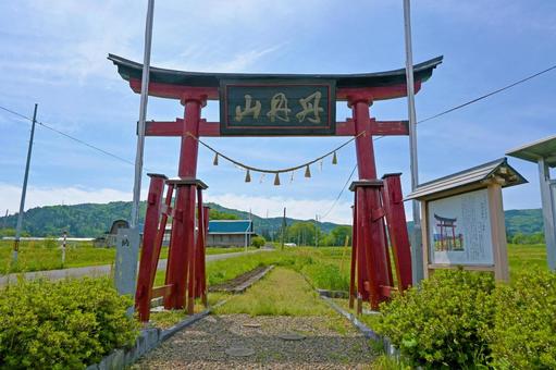 岩手・花巻市 丹内山神社 一之鳥居 岩手・花巻市 丹内山神社 一之鳥居の写真