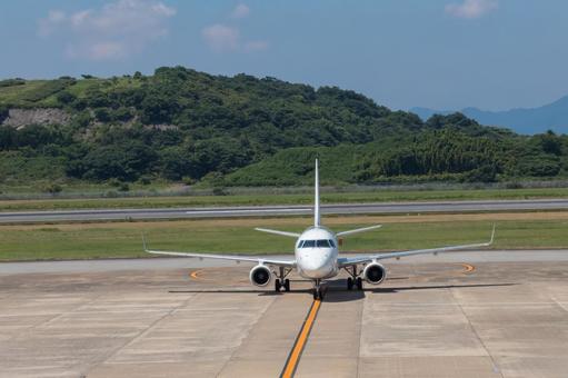 長崎国際空港の澄んだ夏の昼 長崎国際空港の澄んだ夏の昼の写真