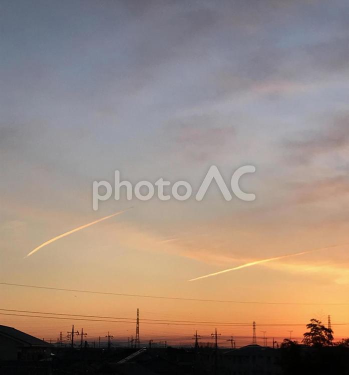 飛行機雲 朝,空,飛行機の写真素材