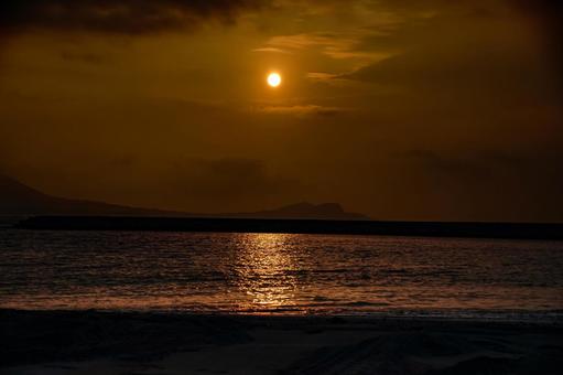 <Goto scenery> Beach scenery at dawn in summer, JPG <Goto scenery> Beach scenery at dawn in summer, JPG