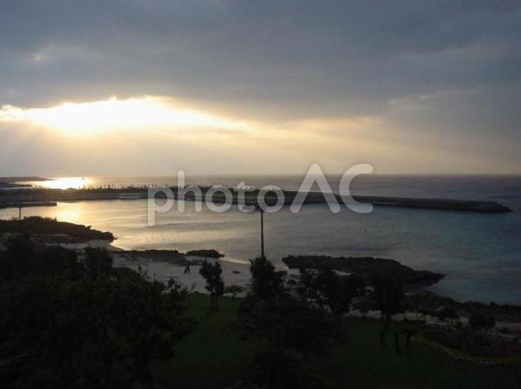 宮古島での風景 キレイ,夕焼け,夕陽の写真素材