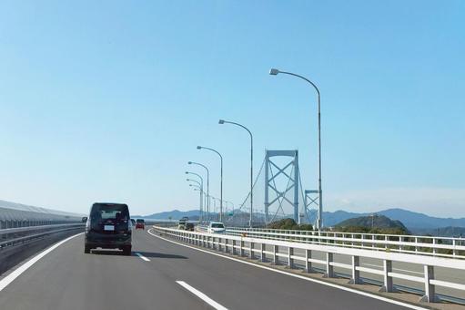快適な高速道路と青空のドライブ風景 快適な高速道路と青空のドライブ風景 ドライブ,高速道路,自動車の写真素材