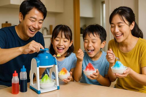 家族でかき氷を作って食べる楽しいひととき 家族でかき氷を作って食べる楽しいひとときの写真