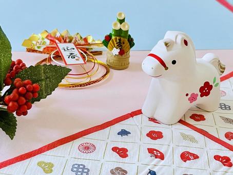 午の置物と迎春飾り 午,年賀状,午年の写真素材