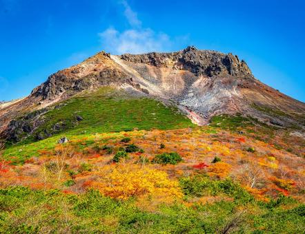 姥ヶ平から見る紅葉の那須岳(茶臼岳) 姥ヶ平から見る紅葉の那須岳(茶臼岳) 茶臼岳,那須岳,紅葉の写真素材