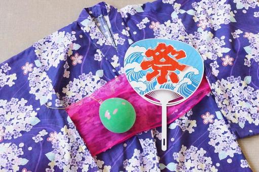 花柄の浴衣と水ヨーヨー 夏まつりのうちわ 花柄の浴衣と水ヨーヨー 夏まつりのうちわ 夏まつり,祭,夏祭りの写真素材