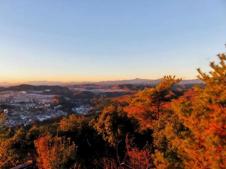 日和田山の朝焼け 日和田山の朝焼け 日和田山,朝焼け,飯能市街の写真素材
