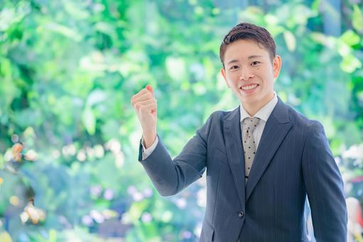 ガッツポーズするビジネスマン ガッツポーズするビジネスマン 男性,スーツ,ネクタイの写真素材