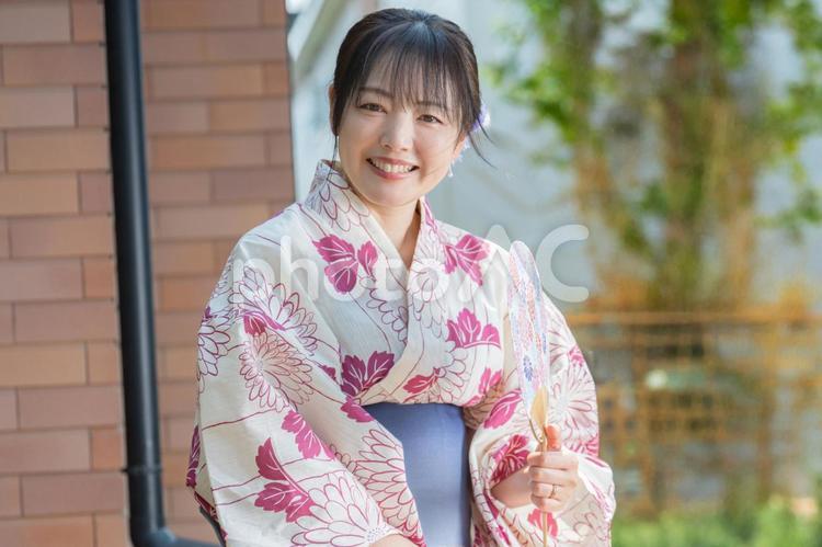 笑顔の浴衣女性 女性,浴衣,笑顔の写真素材