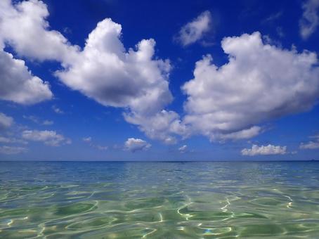 沖縄の海と空 沖縄の海と空 海,サンゴ,風景の写真素材