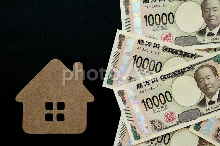 お金と家のマイホームイメージ(新紙幣) お金,家,マイホームの写真素材