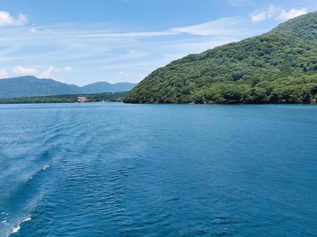芦ノ湖にて箱根海賊船から桃源台港遠望 芦ノ湖にて箱根海賊船から桃源台港遠望 箱根海賊船,遊覧船,芦ノ湖の写真素材