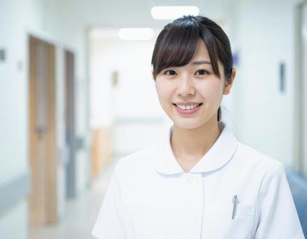 病院で働く看護師の写真