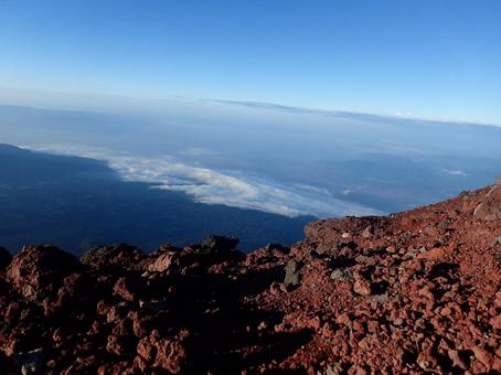 富士山の山頂付近から見た景色 富士山の山頂付近から見た景色の写真