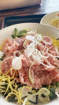 ネギトロ丼 トロ,マグロ,ネギトロの写真素材
