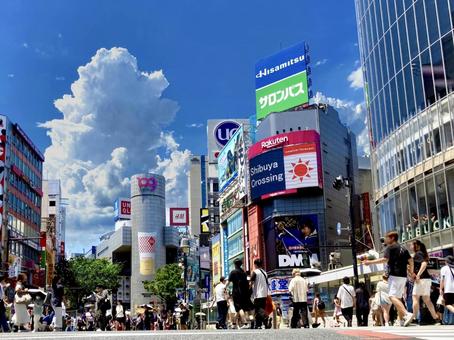渋谷スクランブルの夏空 渋谷,shibuya,渋谷駅前の写真素材
