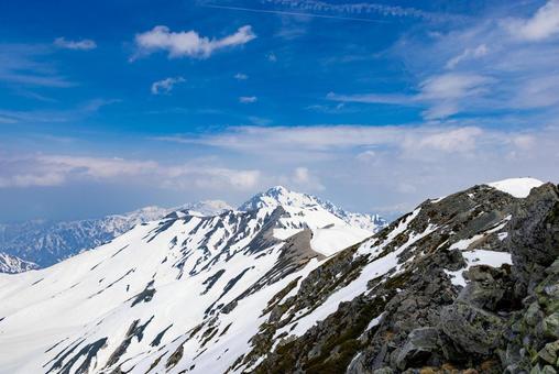立山(雄山)頂上からの剱岳 立山(雄山)頂上からの剱岳 雪山,立山黒部アルペンルート,雄山の写真素材