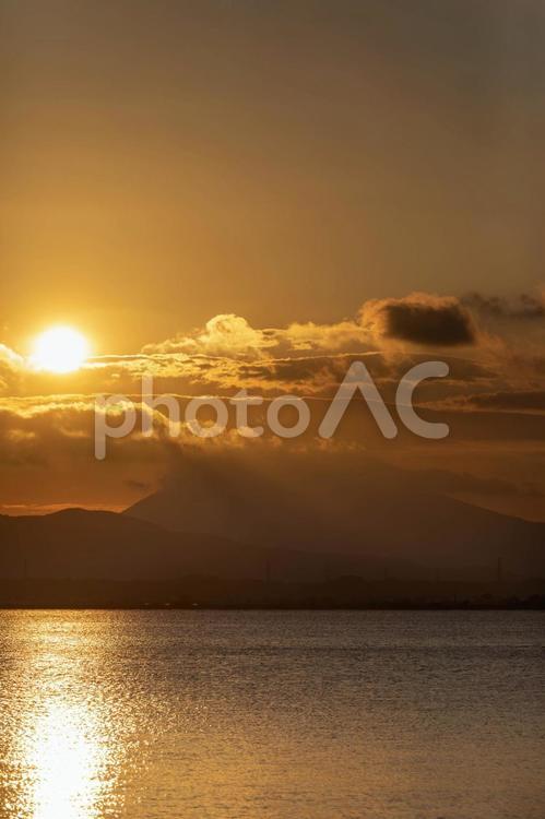 湖畔の夕暮れ 夕暮れ,夕日,夕方の写真素材