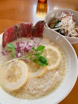 レモンクリームラーメン レモンクリームラーメンの写真