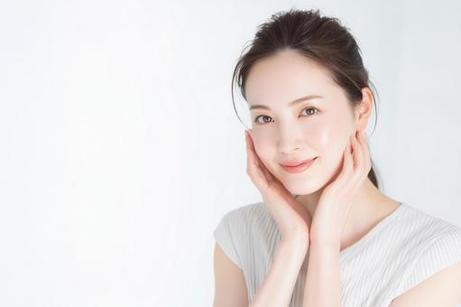 女性の笑顔と髪型 女性の笑顔と髪型の写真
