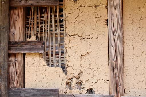 崩れた土壁 崩れた土壁の写真