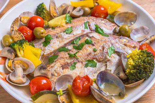鯛のアクアパッツァ アクアパッツァ,鯛,魚料理の写真素材