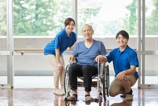 Elderly and male and female caregivers, nurses, senior citizens, male, JPG