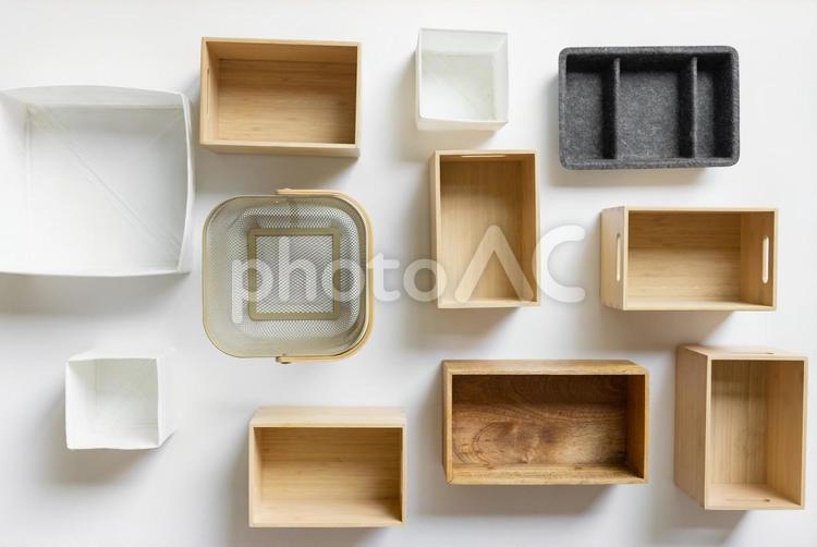 木箱とバケツと正方形の箱 箱,整理,人物なしの写真素材