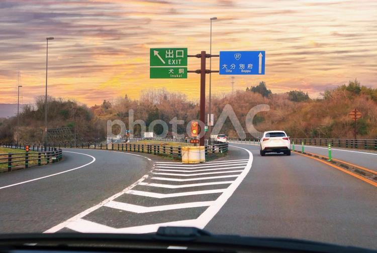 高速道路の分岐点（夕焼け） 高速,高速道路,ハイウエイの写真素材