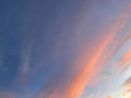 赤く染まる夕空の写真