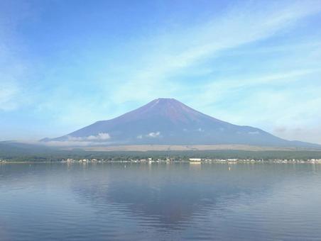 夏の富士山と逆さ富士(山中湖) 夏の富士山と逆さ富士(山中湖) 富士山,逆さ富士,山中湖の写真素材