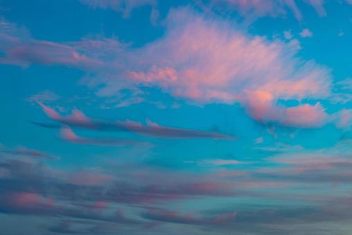 ファンタジックな朝の空の写真