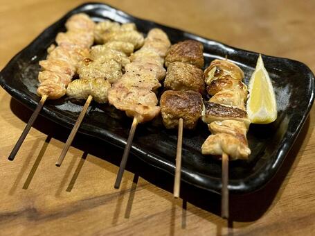 備長炭炭火焼鳥 串5本盛り合わせ 焼き鳥,焼鳥,備長炭の写真素材