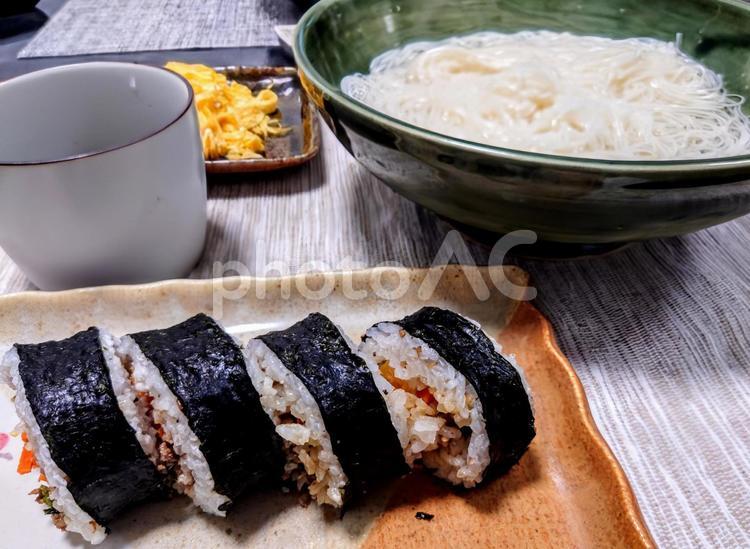 素麺と巻き寿司 そうめん,麺,巻き寿司の写真素材