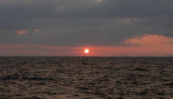 Photo, setting sun, sea, horizontal line, 